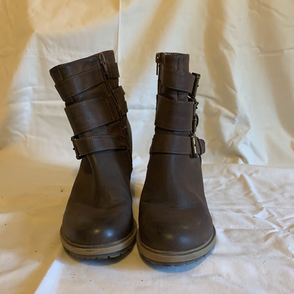Brown leather boots - Picture 2 of 4